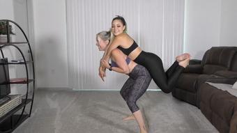 Courtney & Sushii: Lifting