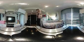 2016.12.26 French Teen With Perfect Ass Smoke & Undress In Vr 360