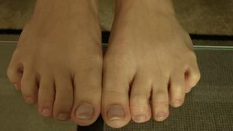 Melanie Hicks Shows Off All Natural Toes