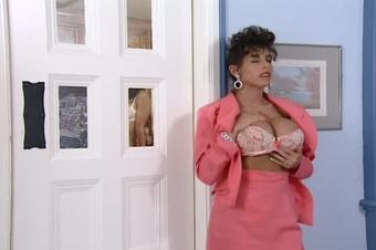 Sarah Young The Golden Girl 1 - S3