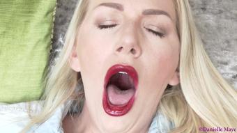 Lipstick Yawn - October 05, 2017