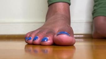 Giantess Ebony Toe Tapping Asmr