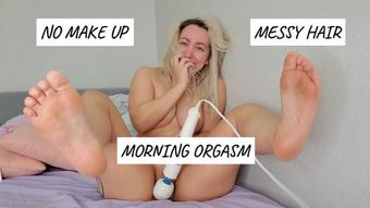 No Makeup Messy Hair Morning Orgasm - December 07, 2020