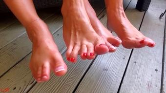 Foot Comparison With Eve & Kira