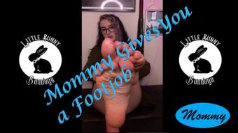 Mommy Gives You a Footjob - Sep 11, 2021