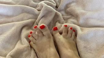 Look at how I moisturize my feet