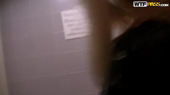 16_Hot Amateur Girlfriend Blowjob In A Gym_3404_Hd
