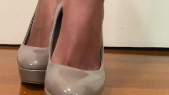 Ebony Girl Guess Pumps Teases Feet
