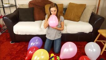 Danielle Sit Pops 30