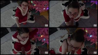 Hayleelove 16 12 2020 1462353253 Mrs Claus Is On Her Knees To Suck Your Cock Merry Christmas To You Lucky Boy