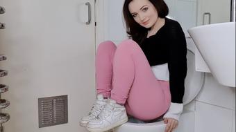Wetting desperation in the toilet peeing - January 14, 2022