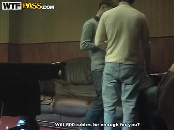 203_Hot Amateur Couple Entertains_3827_Sd