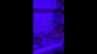 Run a bath with me :P freee video - Apr 3, 2023