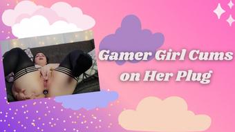 Gamer Girl Cums on Her Plug - November 02, 2021