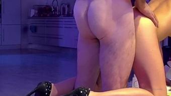 7727757 Ensuite Baise Sur Table 1920X1080