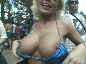 Special Assignment 7 - Nudes A Poppin (2001)