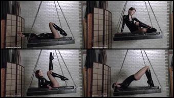 15 Latex And Chains 1080P