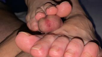 VEINY LARGE FEET FOOTJOB - January 15, 2024