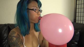 ASIA PEREZ'S FIRST BLOW TO POP BALLOONS - September 06, 2022