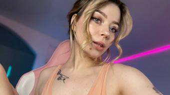 One glam lady - two dicks - Aug 17, 2022