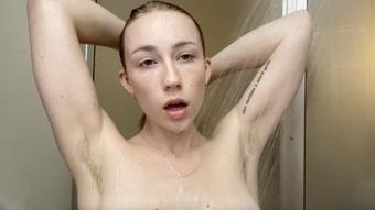 Stella Shaves Her Hairy Armpits