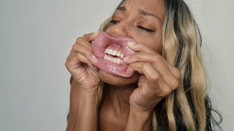 Face stretching and silly faces - September 28, 2022