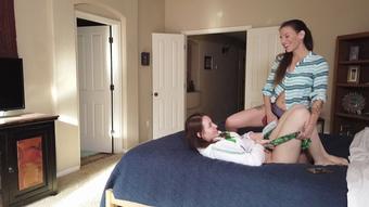 Ciren Verde Mila Has Stress Relieving Orgasm