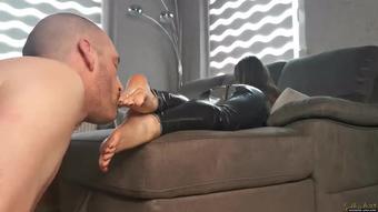Goddess Lena - My personal foot servant