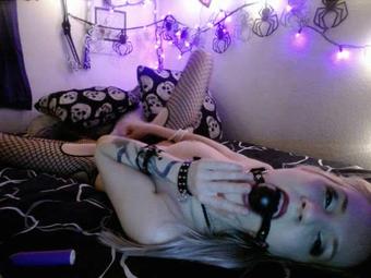 slut dirty talks and cums for you