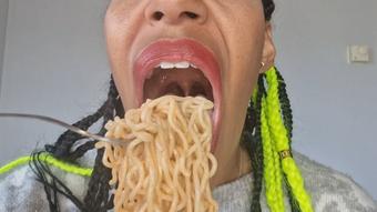 Eating noodles up close - February 21, 2023