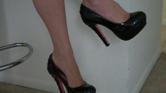ROXIE DANGLES HER HIGH HEELS - April 10, 2023