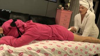 Melanie & Reagan Sexy Lesbian Towel Fun
