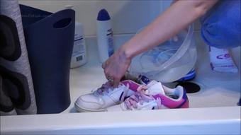 Amber 's Squishy Sneaker Shower