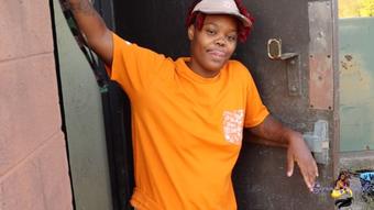 Popeyes worker gets Fucked while at work