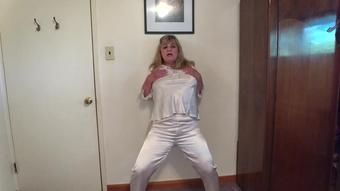 Hotwifejolee_Mommas-Boy-Needs-Some-Taboo-Joi
