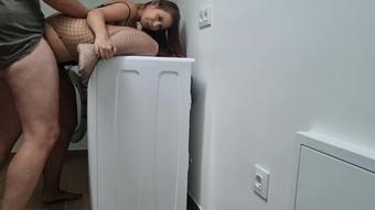 Fucking and suck Trapped in the washing machine