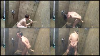 Wifenxtdor Amateur Fucks Herself In Gym Shower