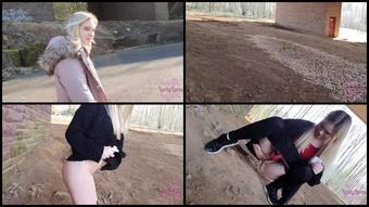 Lovlyluna   Teen Pussy Public Piss   Manyvids