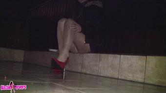 Aische-Pervers - Zigaretten Crush Im Regen In 16Cm Extrem Stilettos