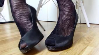 Queenfiona Youre A Slave To My Heels