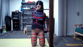 Strict Bondage Kneeling Placement