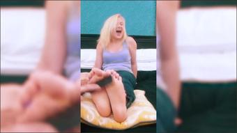 14-2-2022_Foot Tickling Fetish Fifi Foxx