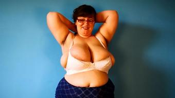 trying small bras 4 u, jiggle and bounce