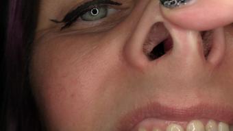 Jenni Foxx & Stefania Mafra - Nose Fun