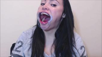 Big mouth Teeth fetish