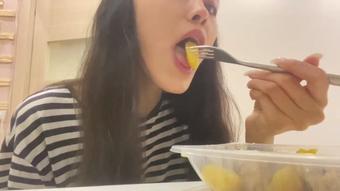 Feed me....mmm - April 15, 2021