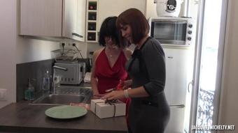 Deux Bougies Pour L’Anniversaire De Sarah, 50Ans! А_Edit