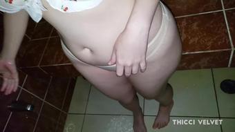 Golden shower at the gym after I squirt my panties