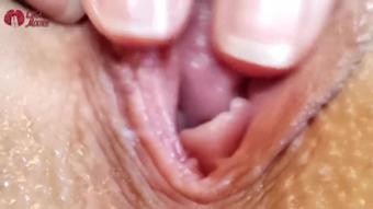 Extreme Pussy Close Up. Vaginal dilator