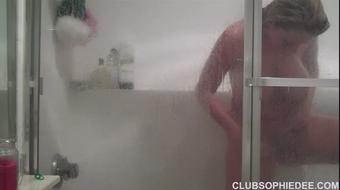 Clubsophiedee320-Intotheshower